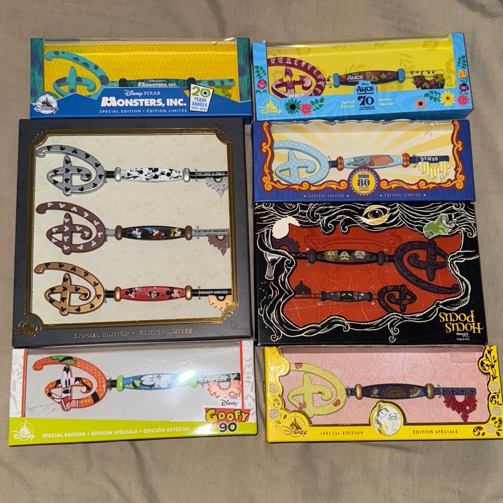 DISNEY COLLECTIBLE KEYS 9 BOXES 12 KEYS